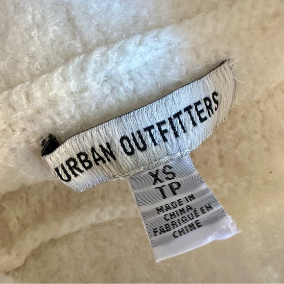 🤍UO Avril Cropped Mock Neck Jumper🤍 - Picture 7 of 11